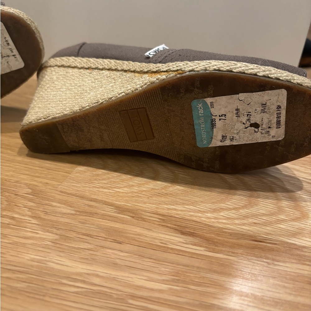 TOMS Women's Charcoal Wedge Shoes - Picture 4 of 8
